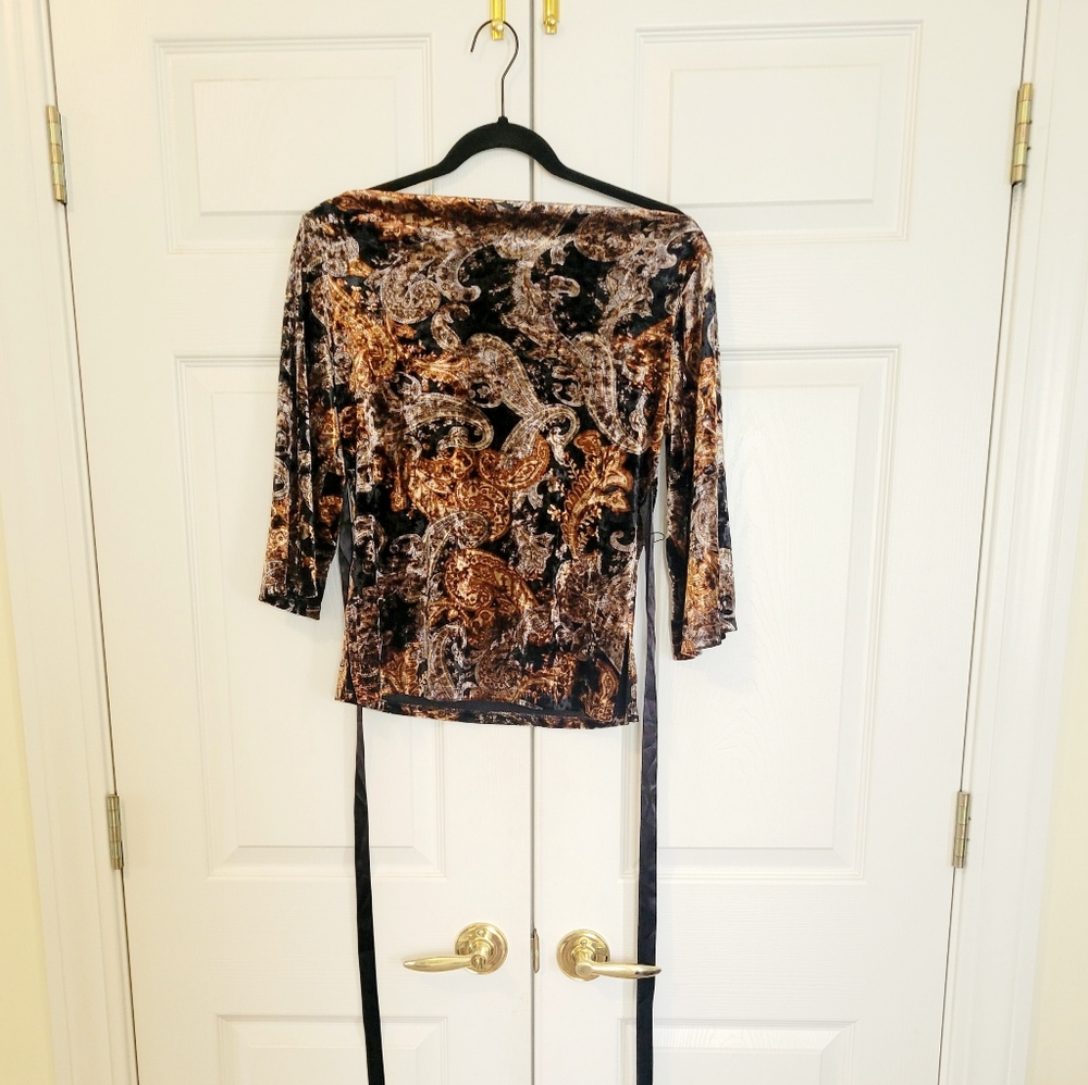 ELEGANT MIXIT 3/4 SLEEVED MULTICOLORED TOP WITH VELOUR-LIKE SHEEN. SIZE SMALL.